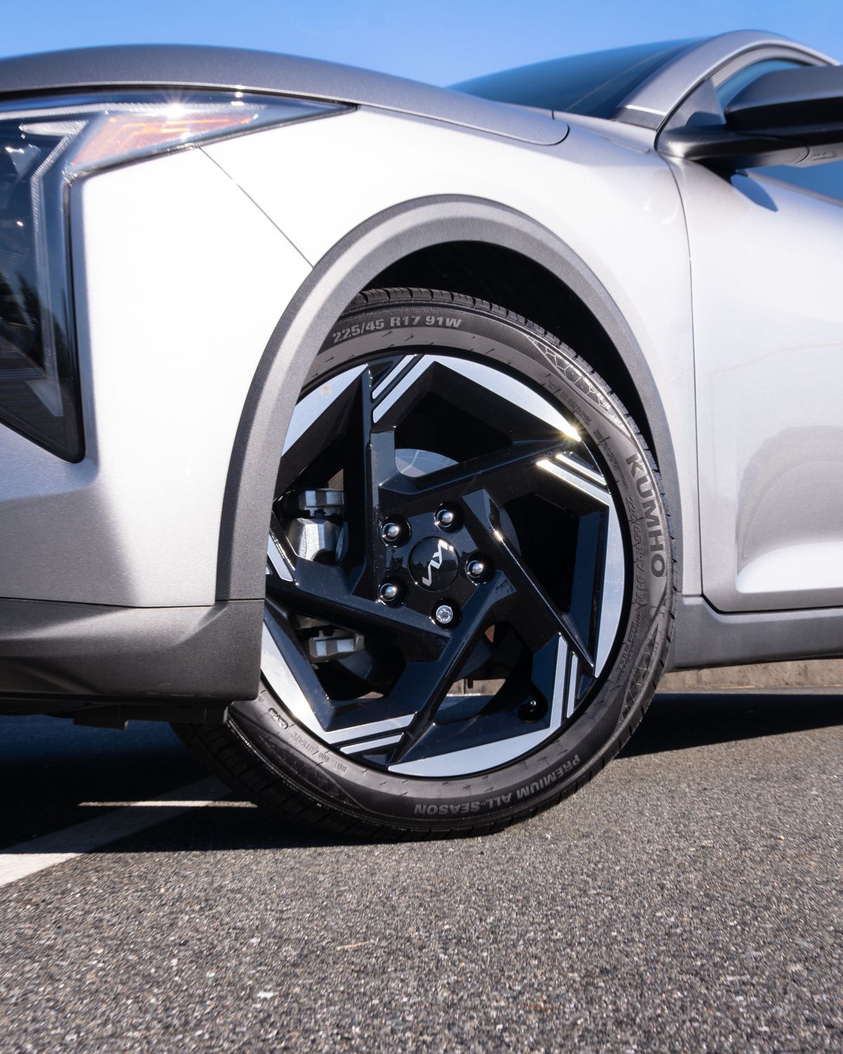 The K4's two-tone wheel