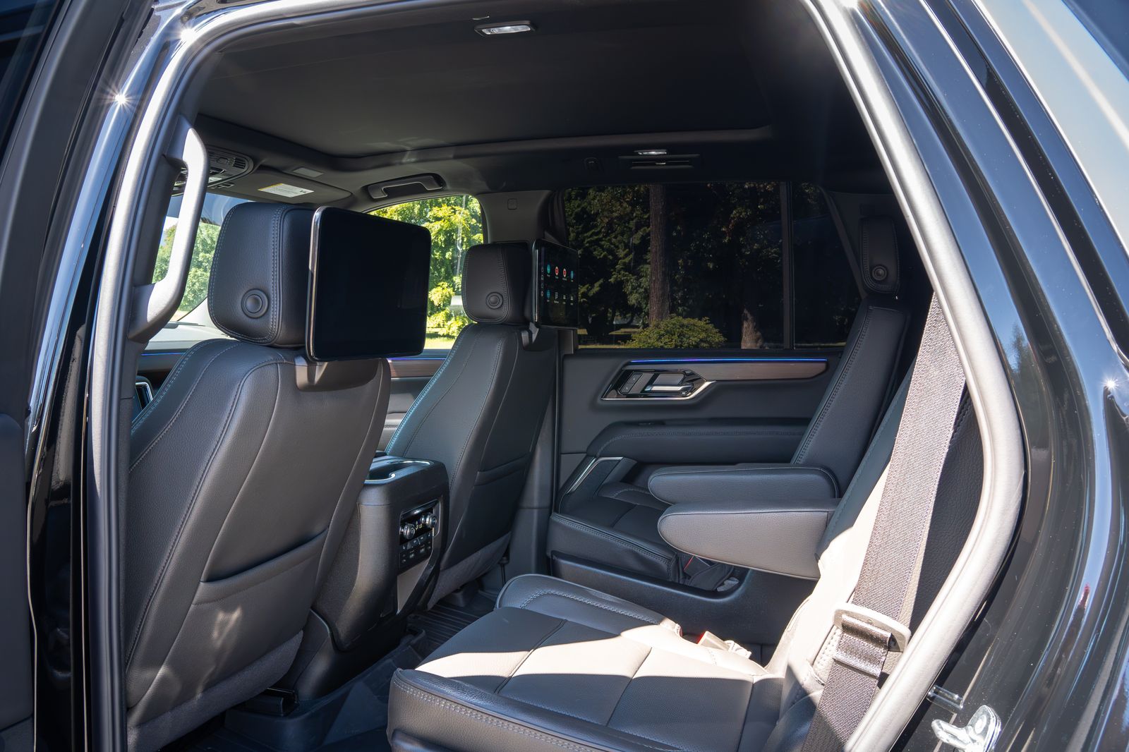 The second-row captain's chairs of the Yukon Denali